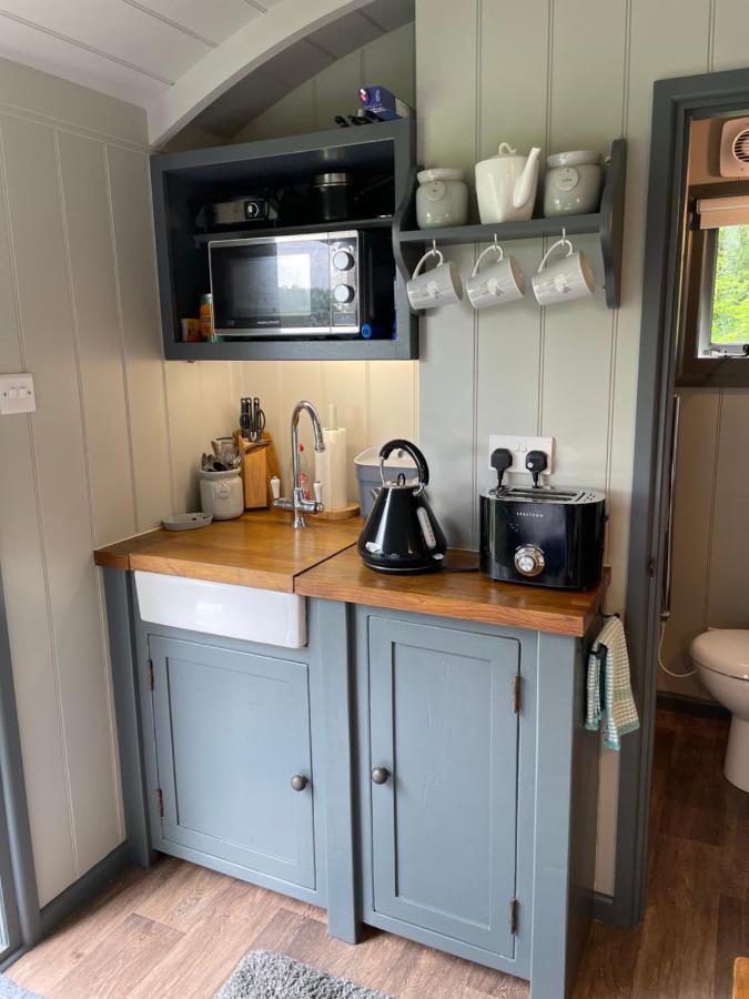 Greatwood Shepherds Hut Батъл Екстериор снимка