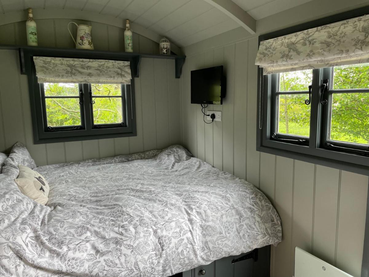 Greatwood Shepherds Hut Батъл Екстериор снимка
