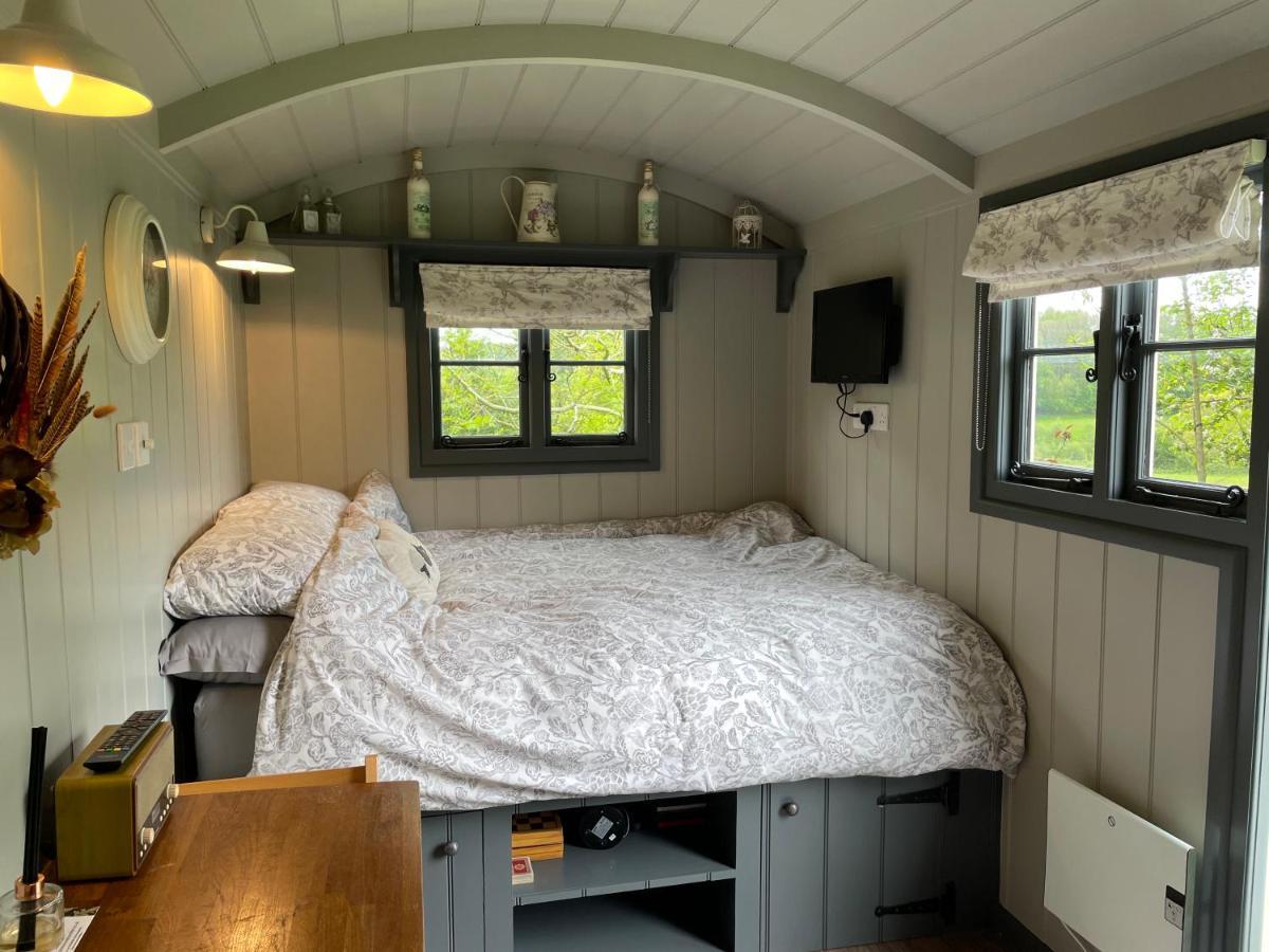 Greatwood Shepherds Hut Батъл Екстериор снимка