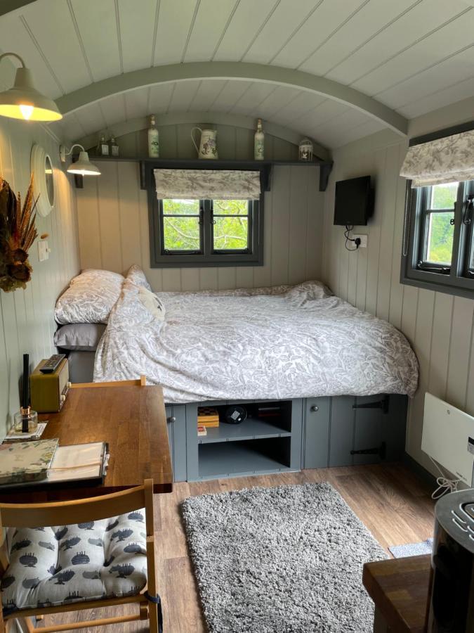 Greatwood Shepherds Hut Батъл Екстериор снимка