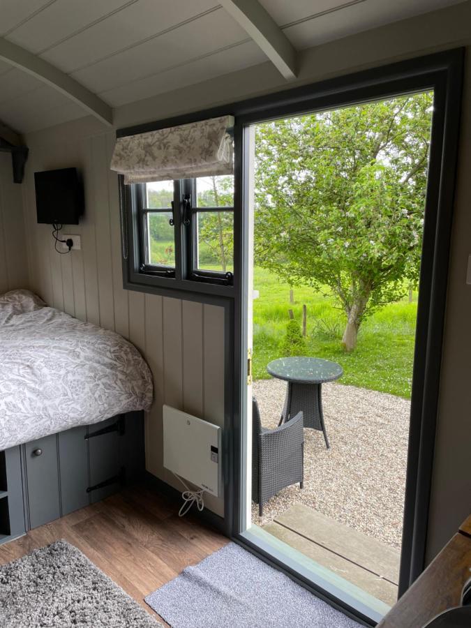 Greatwood Shepherds Hut Батъл Екстериор снимка