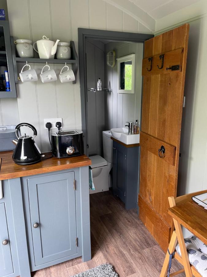 Greatwood Shepherds Hut Батъл Екстериор снимка