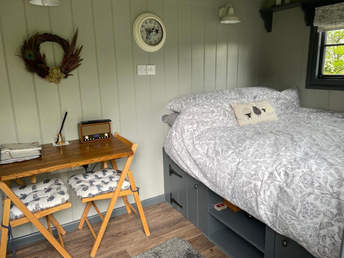 Greatwood Shepherds Hut Батъл Екстериор снимка