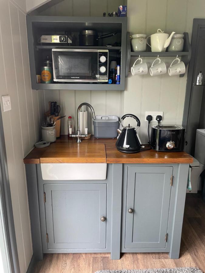 Greatwood Shepherds Hut Батъл Екстериор снимка
