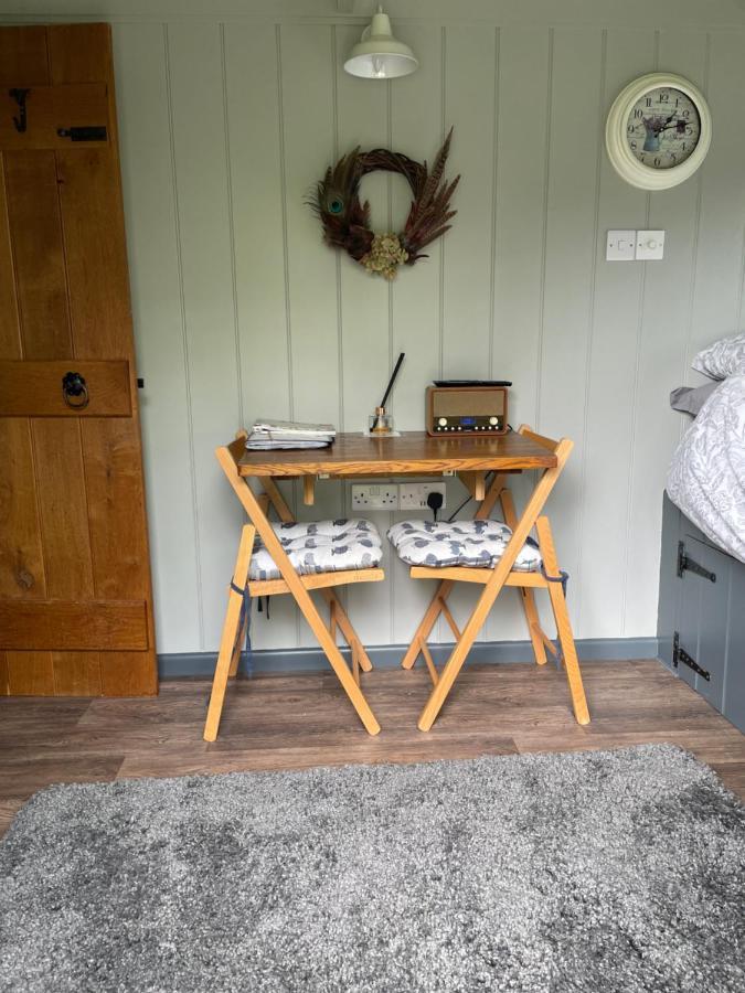 Greatwood Shepherds Hut Батъл Екстериор снимка