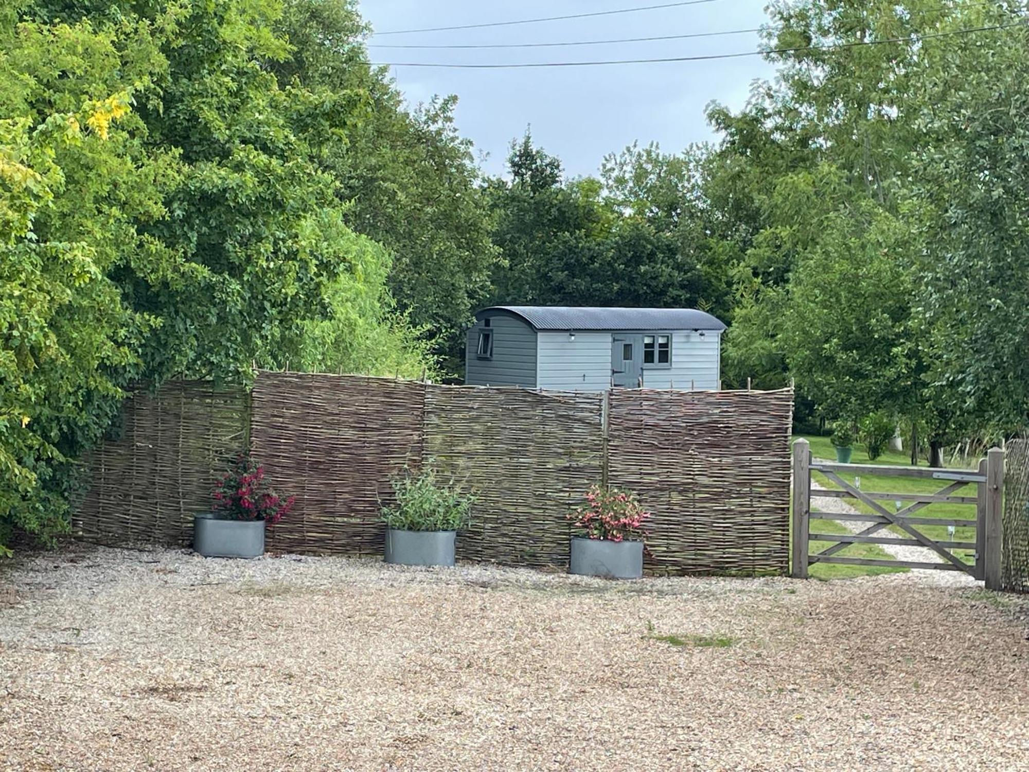 Greatwood Shepherds Hut Батъл Екстериор снимка