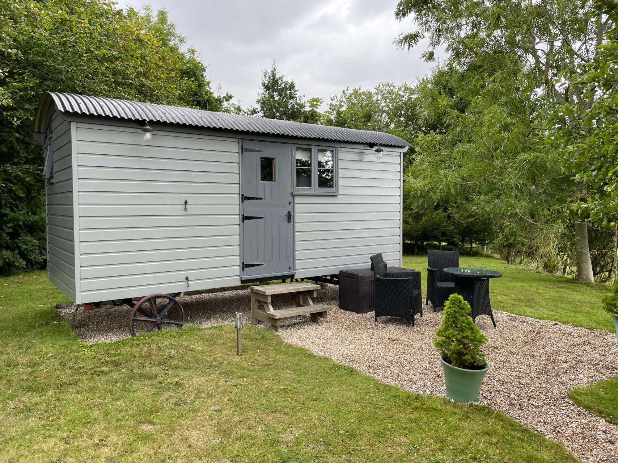 Greatwood Shepherds Hut Батъл Екстериор снимка