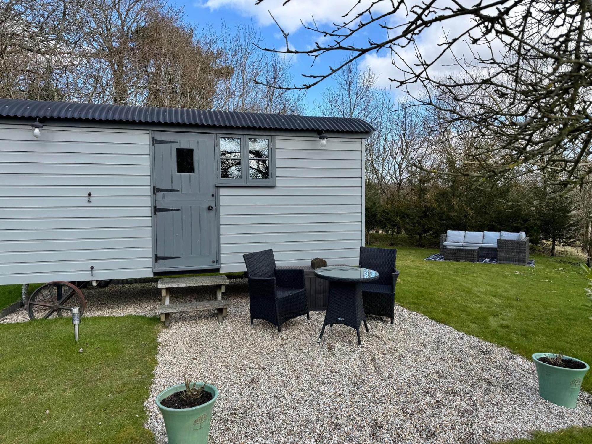 Greatwood Shepherds Hut Батъл Екстериор снимка