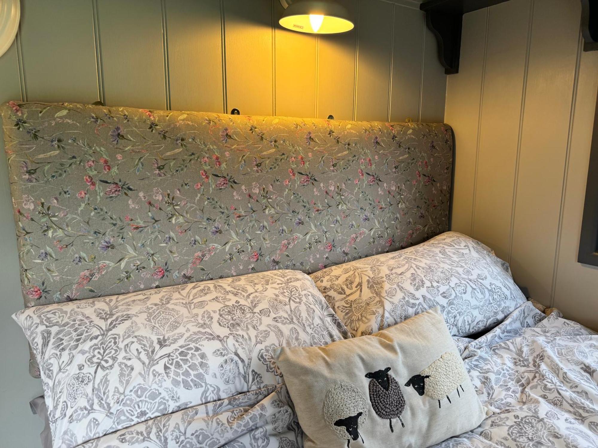 Greatwood Shepherds Hut Батъл Екстериор снимка